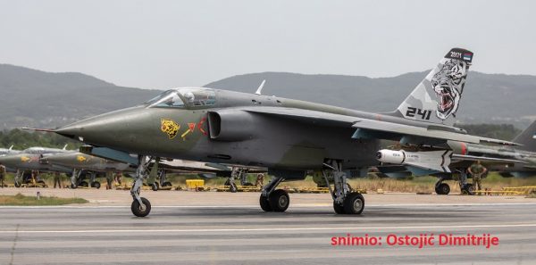 LIFT HERE! Tigers 241, Soko J-22 Orao With Tiger Tail Art in 1/72 - Slika 3