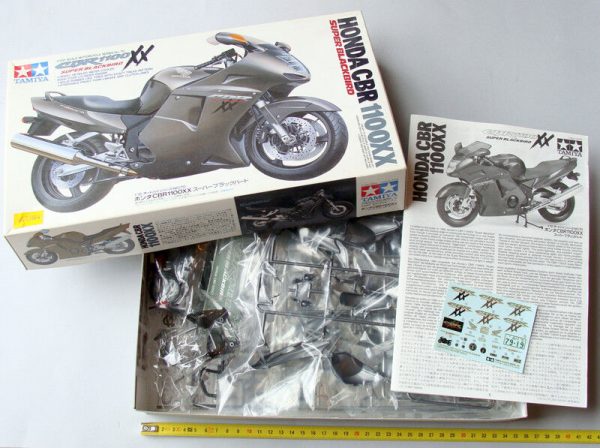 TAMIYA 1/12 Honda CBR1100XX Super Blackbird - Slika 2