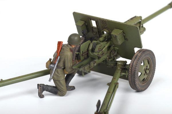 ZVEZDA 1/35 Soviet Anti-Tank 76-mm Gun ZiS-3 with Crew - Slika 2