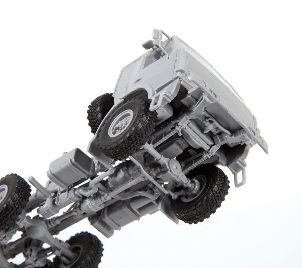 ZVEZDA 1/72 K-5350 "Mustang" Russian 3-Axle Truck - Slika 7