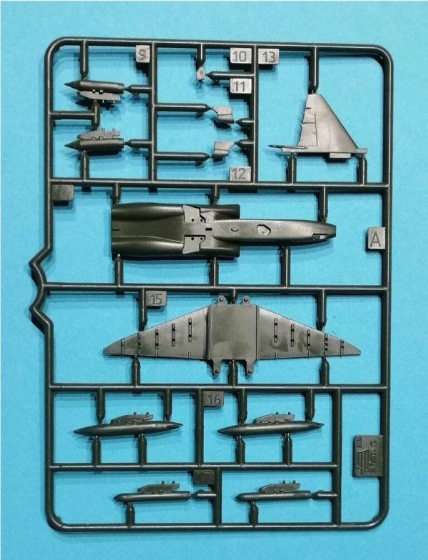 ZVEZDA 1/144 Soviet attack aircraft Su-25 FROGFOOT - Slika 3