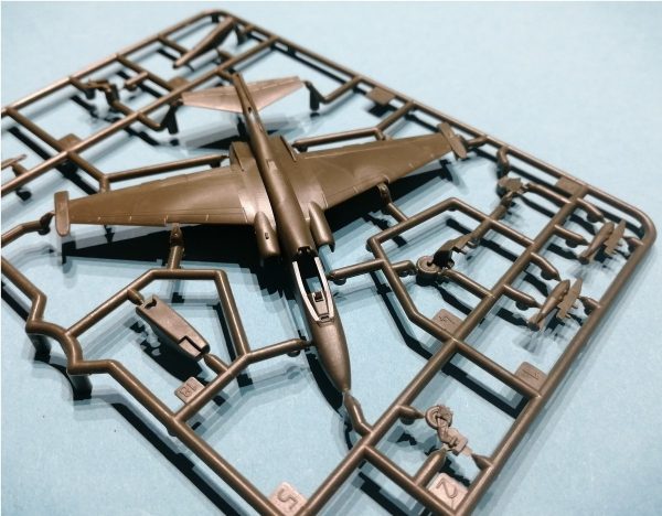 ZVEZDA 1/144 Soviet attack aircraft Su-25 FROGFOOT - Slika 4