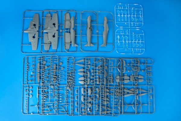 EDUARD 1/48 Spitfire Story: Tally Ho! - Mk.IIa/Mk.IIb (Dual Combo Limited Edition) - Slika 4