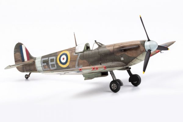 EDUARD 1/48 Spitfire Story: Tally Ho! - Mk.IIa/Mk.IIb (Dual Combo Limited Edition) - Slika 9
