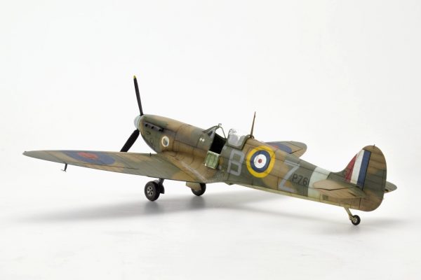 EDUARD 1/48 Spitfire Story: Tally Ho! - Mk.IIa/Mk.IIb (Dual Combo Limited Edition) - Slika 10