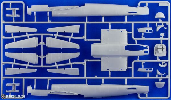 ICM 1/48 Ju 88A-4 with German Ground Personnel and Torpedo Trailers - Slika 4