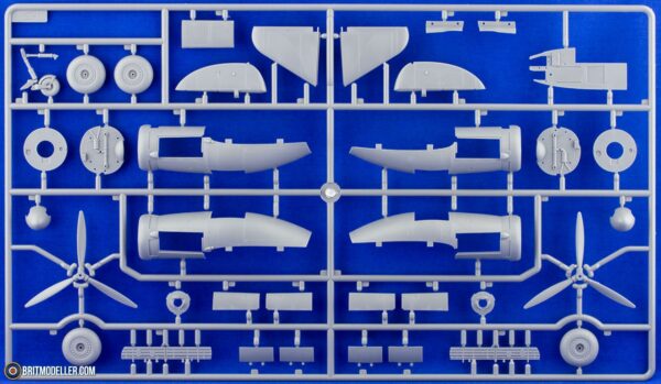 ICM 1/48 Ju 88A-4 with German Ground Personnel and Torpedo Trailers - Slika 6