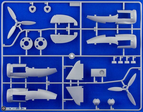 ICM 1/48 Ju 88A-4 with German Ground Personnel and Torpedo Trailers - Slika 7