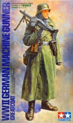 TAMIYA 1/16 WWII German Machine Gunner (Greatcoat)
